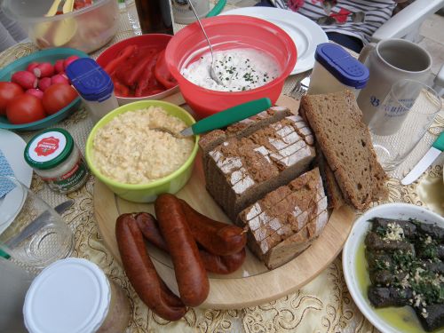 Unser Brotzeittisch mit Bier von Moni